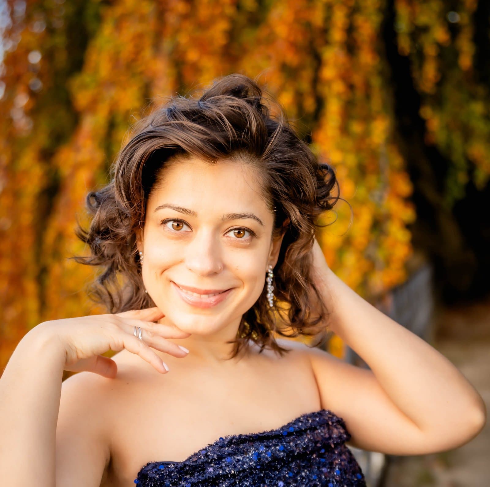 Maria Muraeva en robe bleue